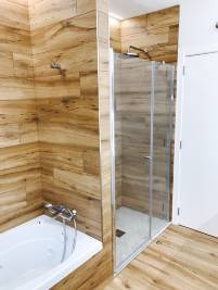 DISEÑO-BAÑO-COCINA-REFORMAS INTEGRALES-COCINARTE-PAMPLONA-ESTUDIO-MUEBLE DE BAÑO-LAVABOS-MAMPARAS-BAÑERAS-PLATOS DE DUCHA-INODOROS-ESPEJOS-GRIFERIAS-ACCESORIOS EXCLUSIVOS-DETALLES-CALIDAD-ACABADOS-COLORES-MATERIALES-SOLUCIONES-MADERA