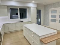 DISEÑO-COCINA-REFORMAS INTEGRALES-COCINARTE-PAMPLONA-ESTUDIO-EXCLUSIVO-BARRA DE MADERA